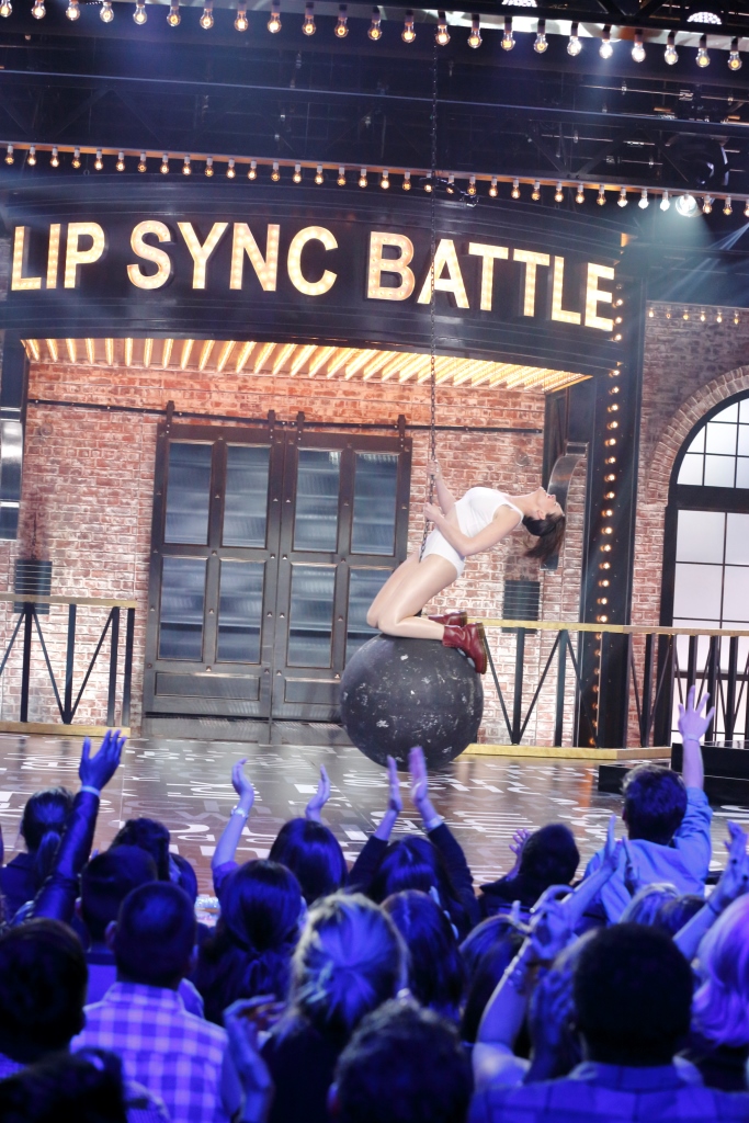 Anne Hathaway Performs Miley Cyrus' Wrecking Ball On Lip Sync  Battle- Resize