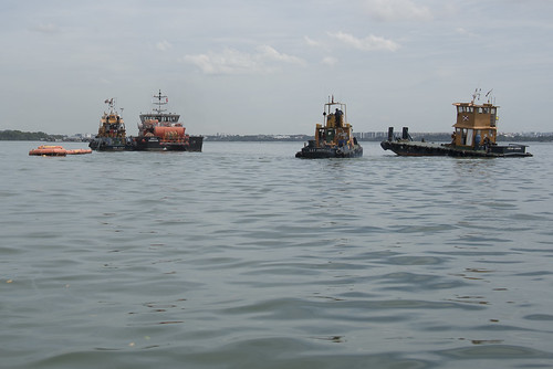 Oil spill in the Johor Strait (5 Jan 2017) from Pulau Ubin