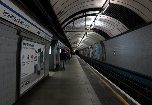 Highbury & Islington Underground Platform
