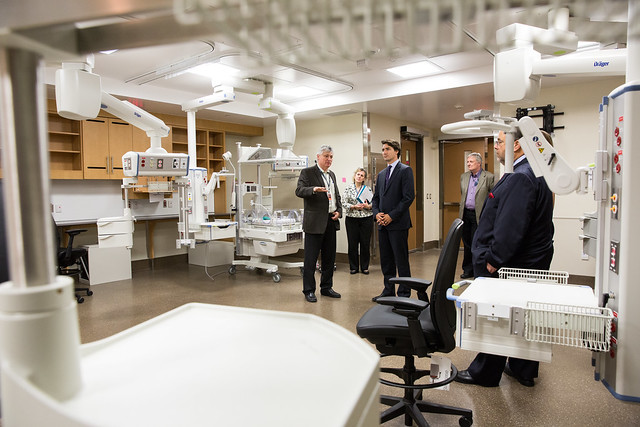 Justin tours Mount Sinai hospital in Toronto. October 2, 2014.