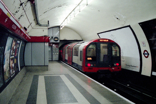 London Underground - Central Line - 1992 stock at Holborn