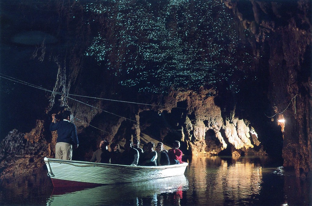 920105 Waitomo Glow-worm Caves