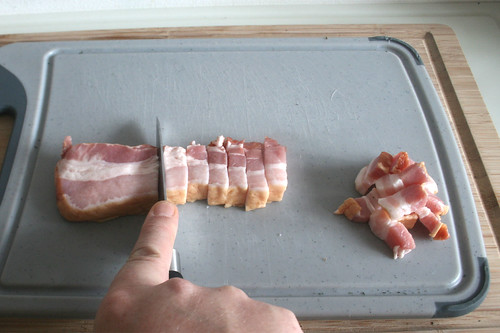 19 - Bauchfleisch in Streifen schneiden / Cut pork belly in stripes