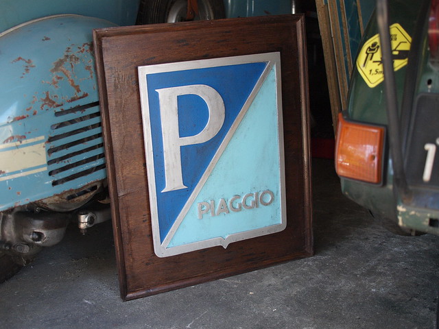 retro Piaggio logo sign