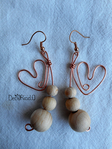 orecchini rame e perle di legno grezzo con cuori 1-001
