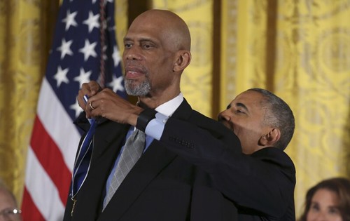 Obama giving Medal of Freedom to KAreem Abdul-Jabbar