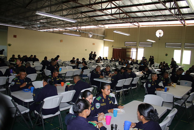 Comisión visita las instalaciones de la Policía en La Paz