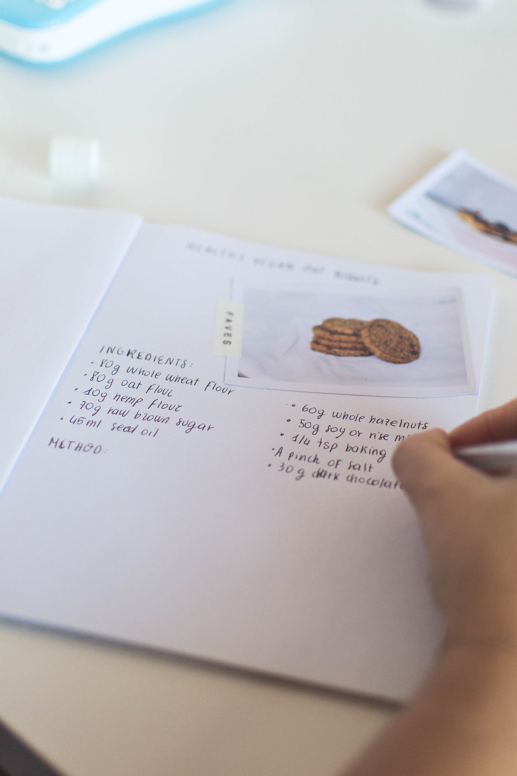 Create a recipe journal and add little notes to your pages with the help of personal organizer Bother's labeller 