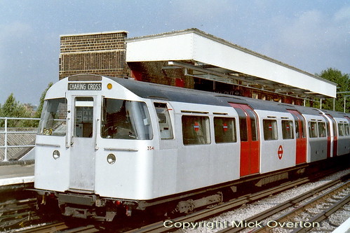 1972 Mark 2 tube DM3541 Jubilee train 327
