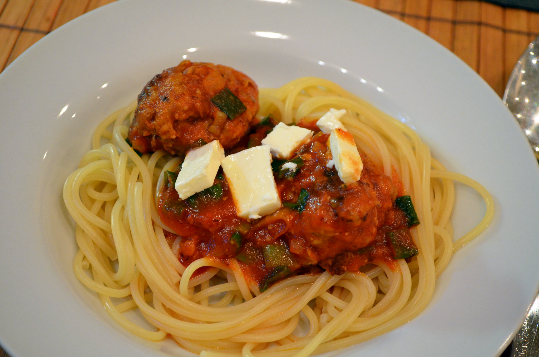 Miri&amp;#39;s Kitchen: Spaghetti mit Hackbällchen