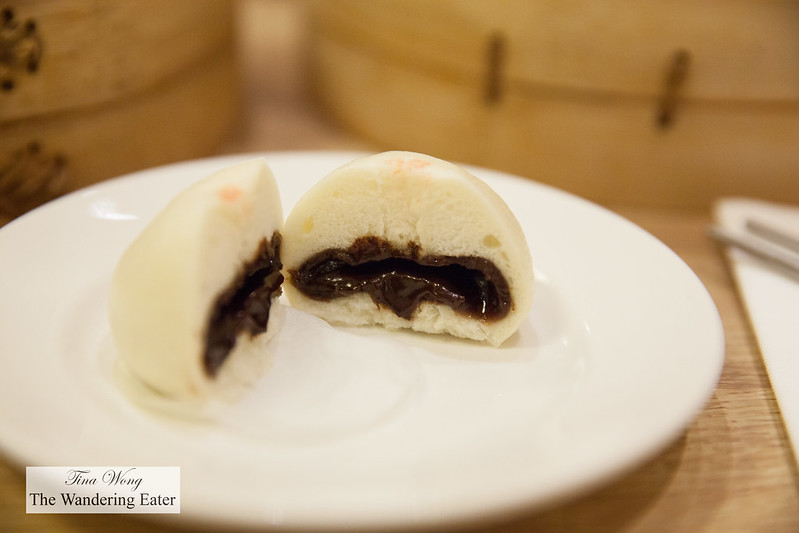 Steamed chocolate buns