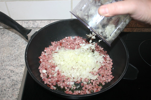 20 - Zwiebel addieren / Add onion