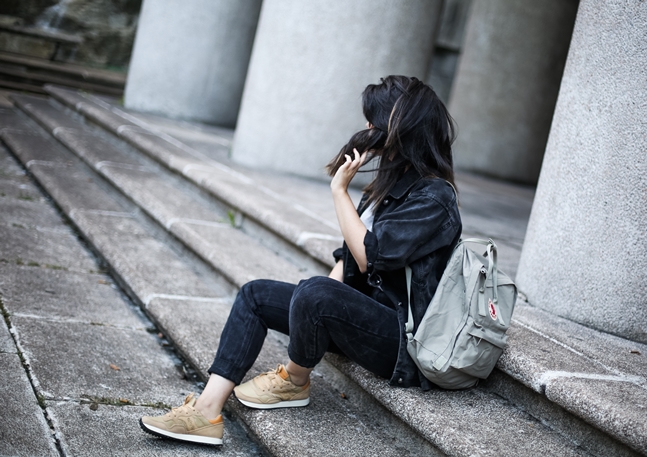 basic look with mom jeans saucony originals sneakers and kanken fjallraven10