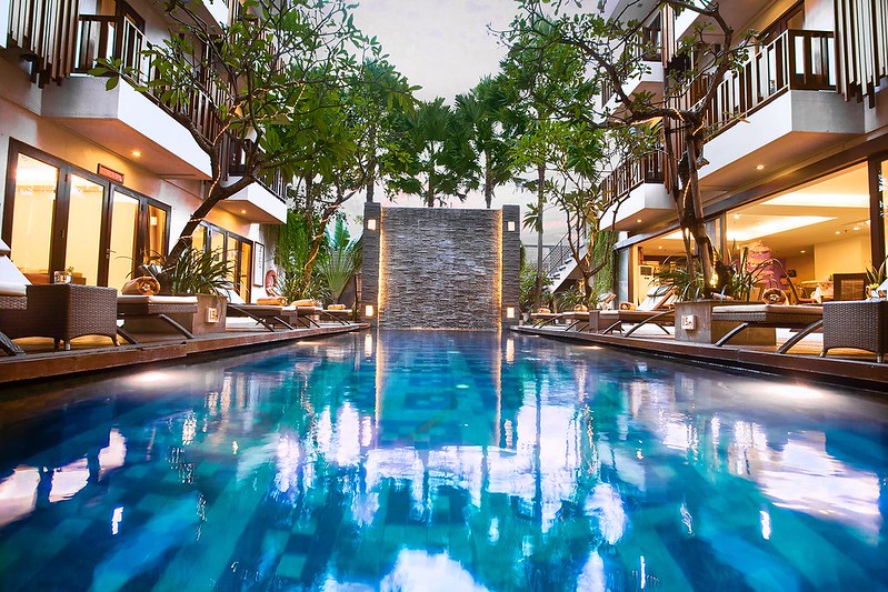 Hotel Sense Lokasi Strategik Nuansa Bali