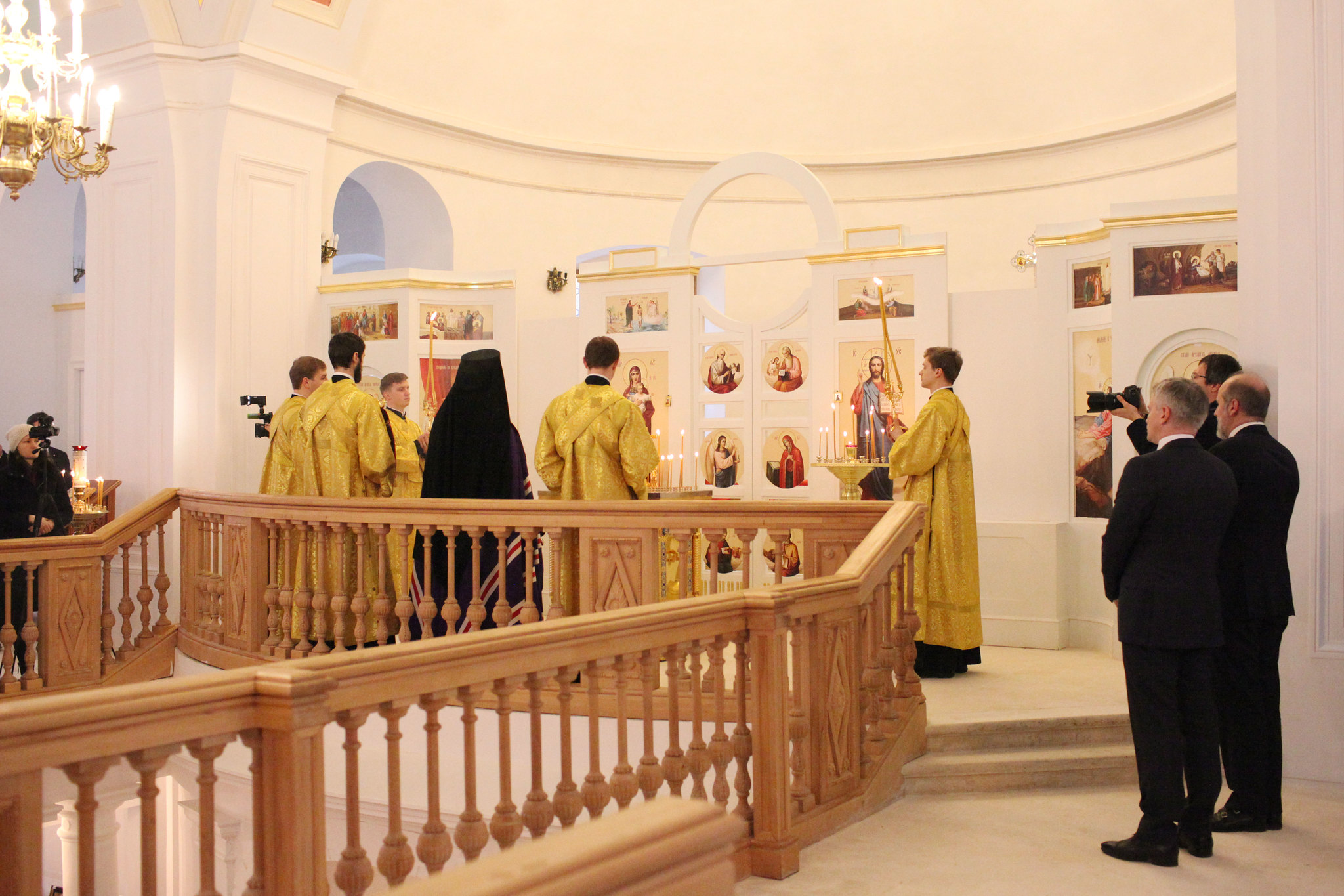 В Знаменской церкви Новоспасского монастыря открылась выставка «С нами Бог! Да воскреснет Россия!»