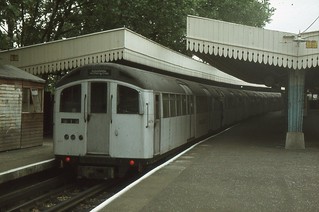 London Transport . 1959 Tube Stock 1076 . Golders Green Station . 02nd-October-1978 .