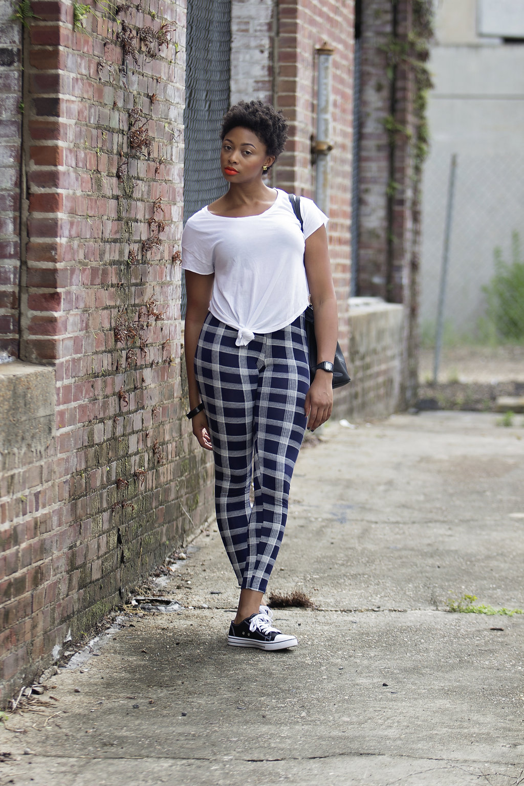 street style blogger, how to wear white and navy