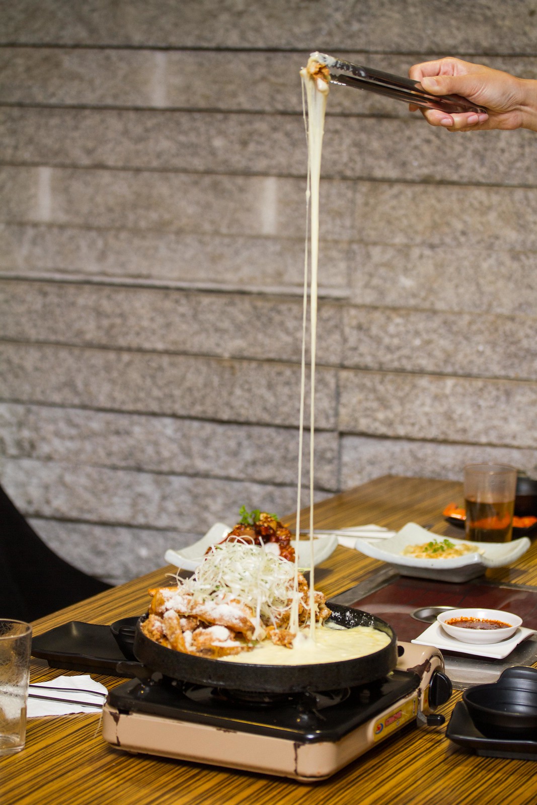 新达城餐厅:泡菜韩国餐厅的雪芝士鸡肉Bumbuk