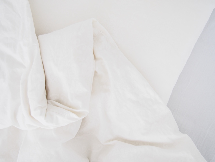 White H&M bedding sheets