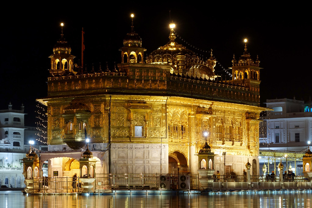 Sri Harmandir Sahib  - Golden Temple Treating All People At The Same Way