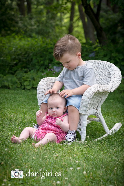Candid, fun portraits of families and children by Ottawa family photographer Danielle Donders