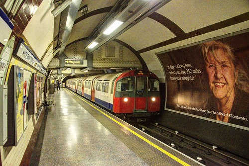 London Underground - Piccadilly Line - 1973 Tube Stock at Hyde Park Corner