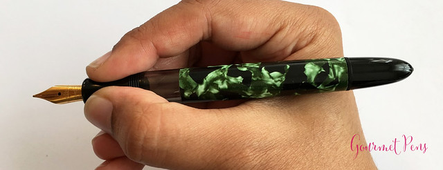 Review Lindauer Classic Piston Fountain Pen - Green Marble11