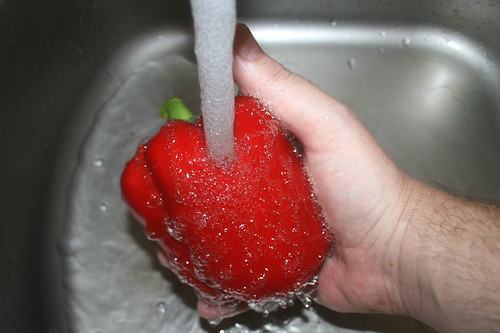 11 - Paprika waschen / Wash bell pepper