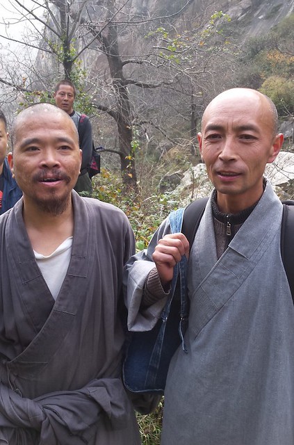 Masters Benxu 本旭 right & Wu Xuan 悟宣 left
