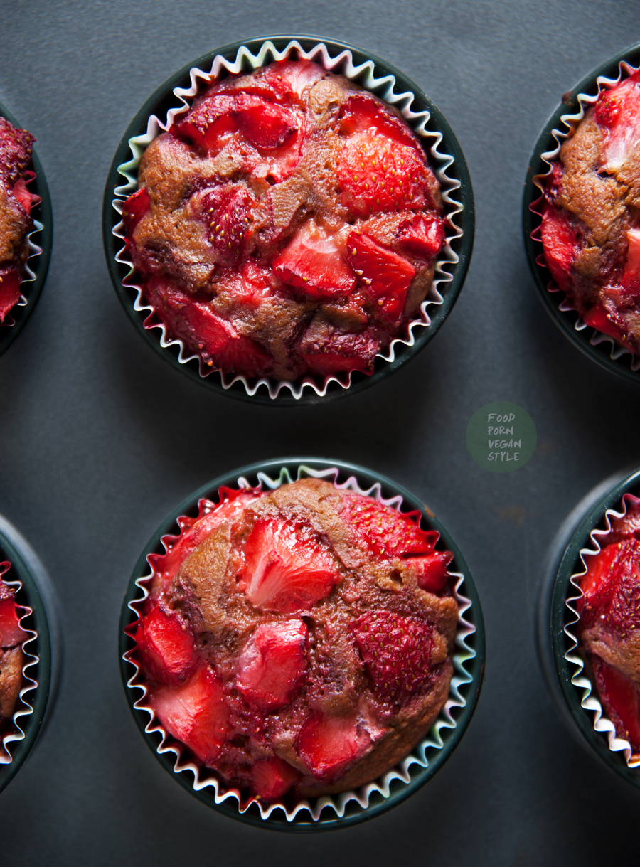 Simple vegan strawberry muffins