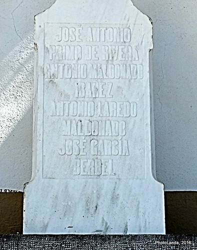 Monumento fascista en la iglesia de Campotejar