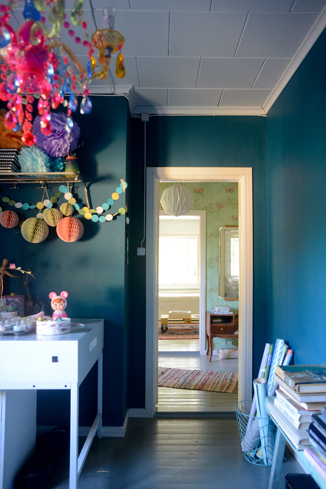 Petrol blue, pastels and kitsch in  the home office
