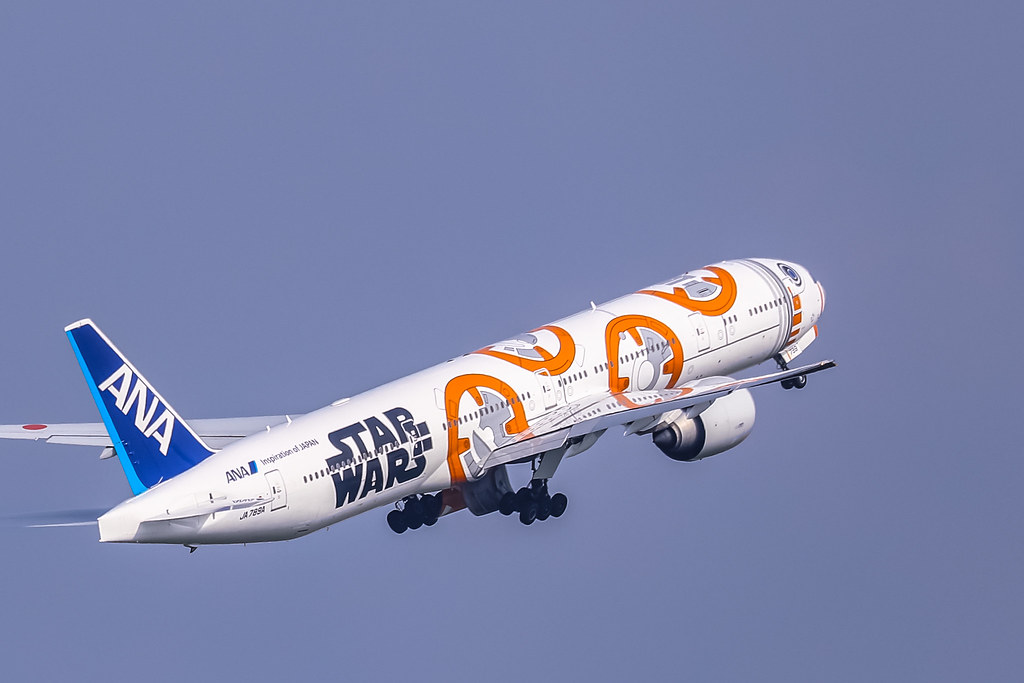 JA789A 全日空 Boeing 777-300ER STAR WARS BB-8 ANA JET