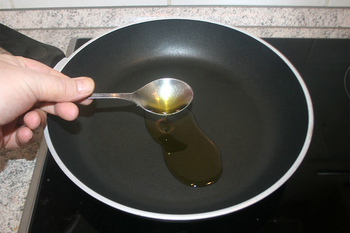 28 - Olivenöl erhitzen / Heat up olive oil