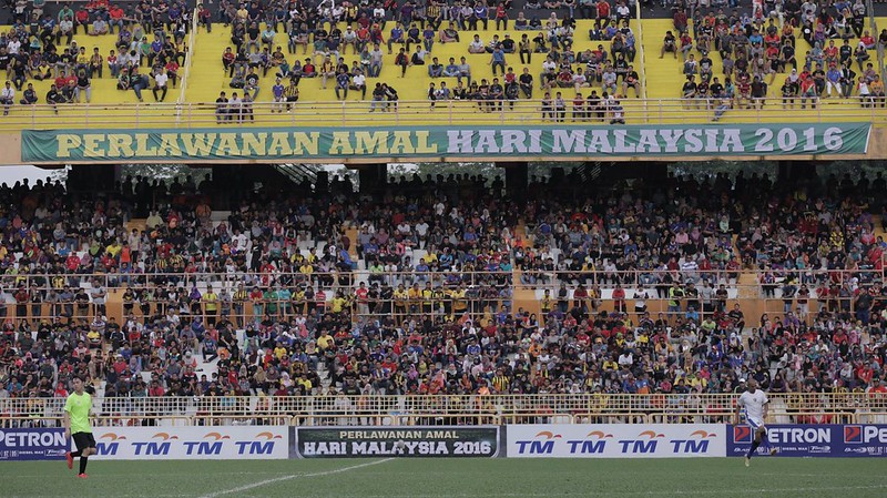 Stadium yang dibanjiri warga Malaysia