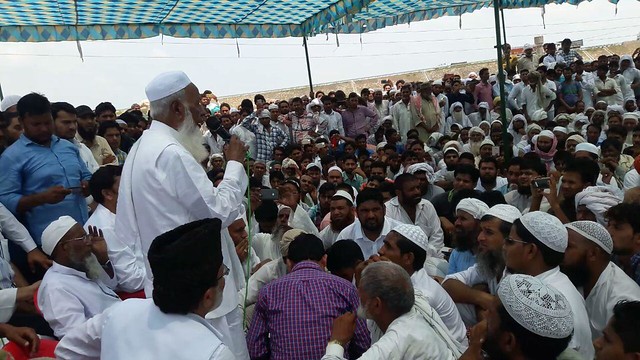 MP, Maulana Asrarul Haque Qasmi addressing the people at Dingarheri