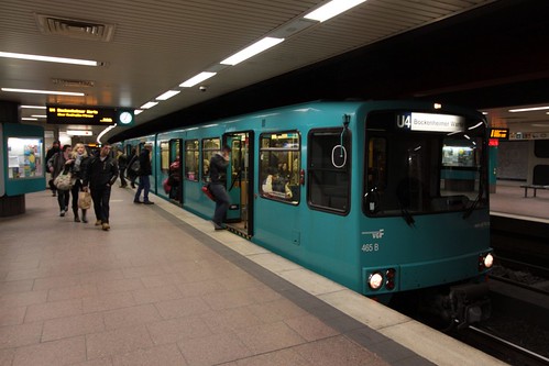 VGF U3-465 arrives at Hauptbahnhof with a U4 line service