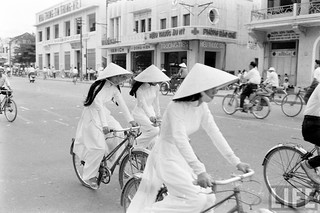 Huế 1961 - Đường Trần Hưng Đạo | by manhhai